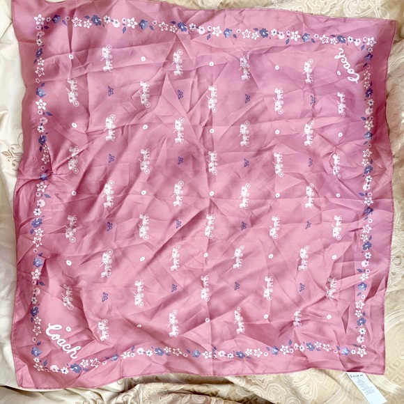 Coach Scarf 🧣 - Picture 4 of 4